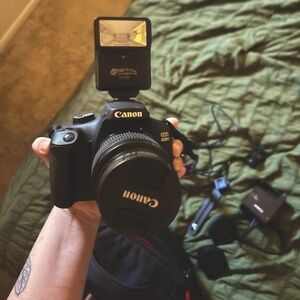 Canon 4000D EOS
Used - Like New - Excellent Condition